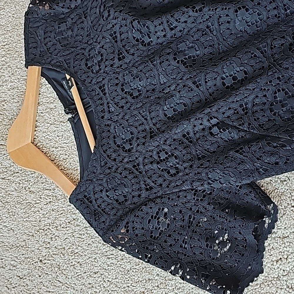 EUC Lined Lace LBD size 8